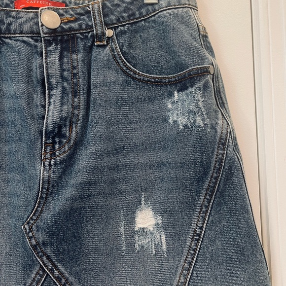 CAFFEINE Mini Denim Woman’s Skirt Light Wash with Frayed Hem. Size: Medium - Picture 4 of 6